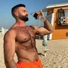 Ein bi-uniformierter Mann der Lust auf