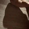 Ein knackiger junger Mann der Spaß